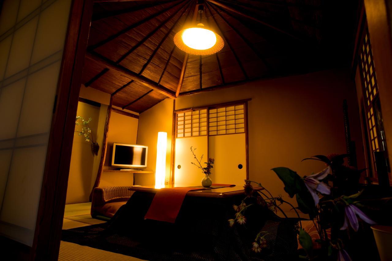 KARUKAYA - Chambre de Style Japonais avec Bain Thermal Semi-Ouvert