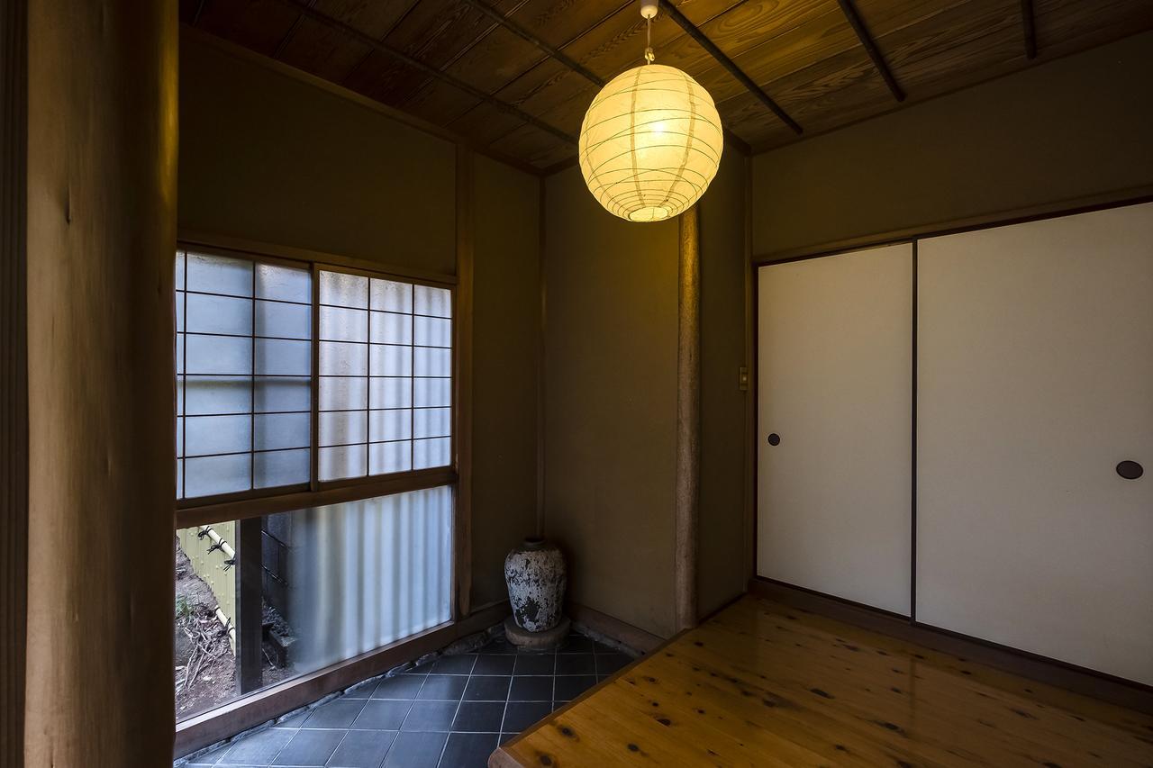 TSUKUSHI - Chambre de Style Japonais avec Bain Thermal Semi-Ouvert