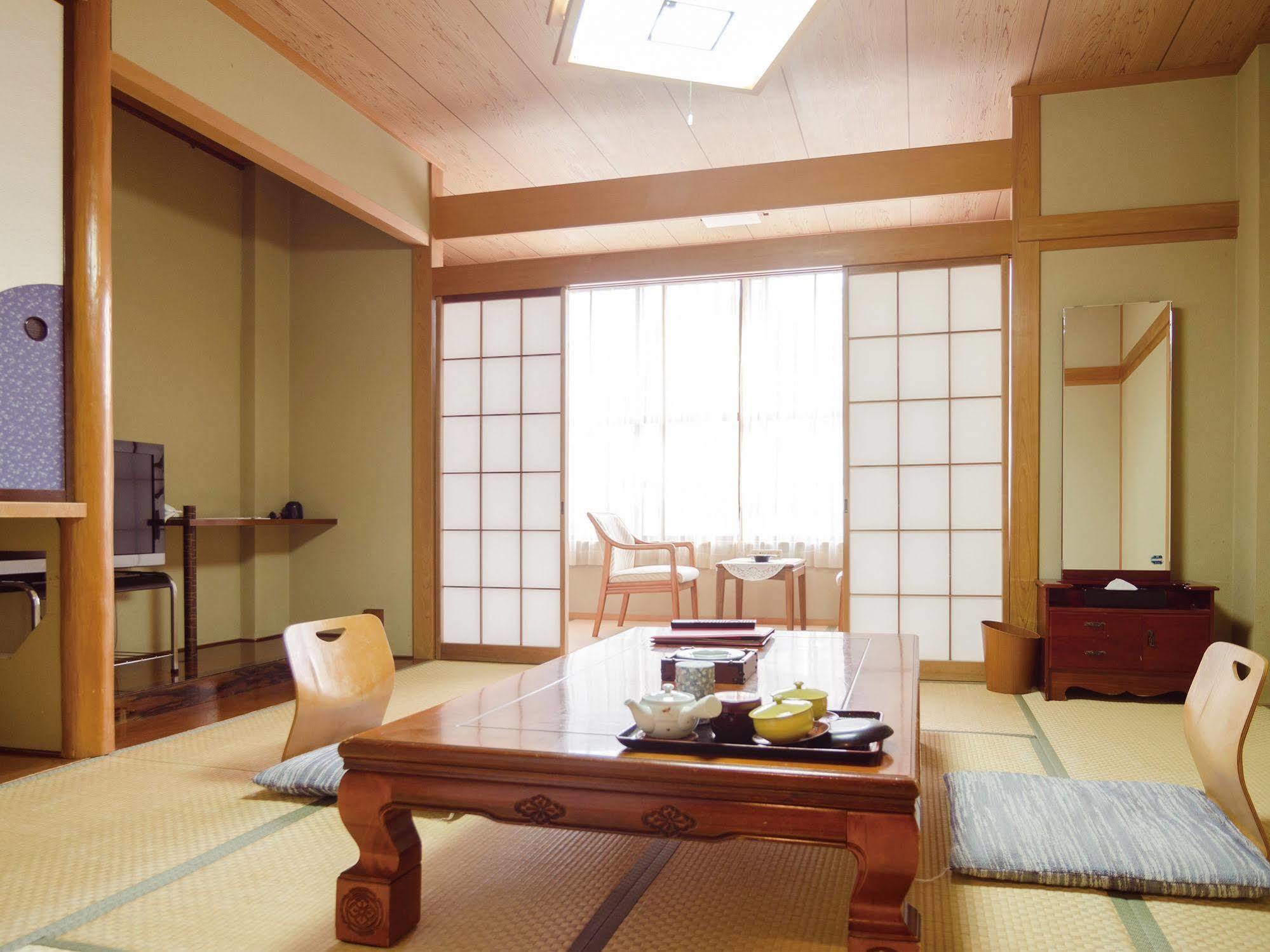 Chambre de Style Japonais avec Salle de Bains Commune